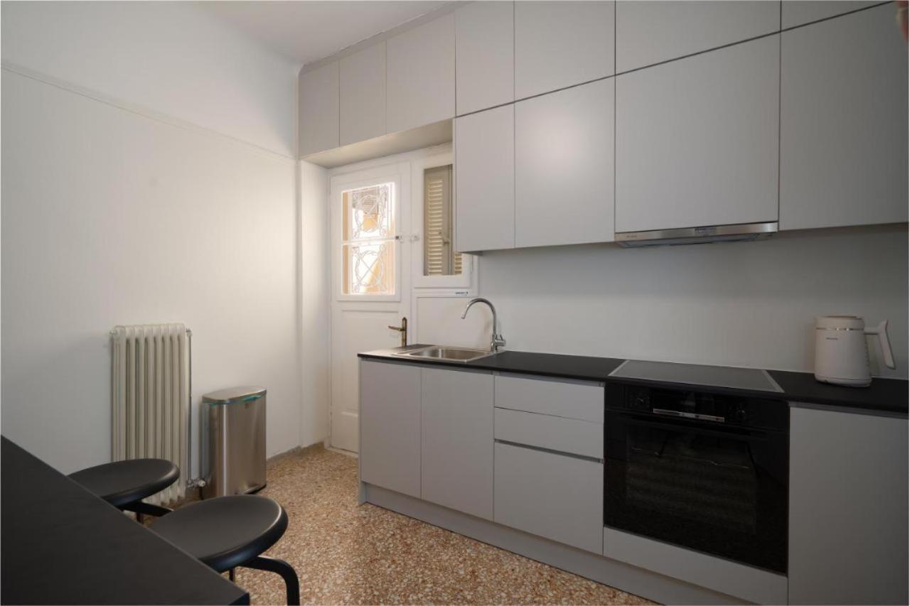 Vibrant Urban Getaway: Charming 2-Bedroom Near Bars, Parks, And Metro Athen Exterior foto